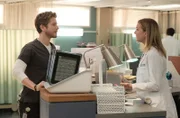 L-R: Conrad Hawkins (Matt Czuchry), Nicolette Nevin (Emily VanCamp)