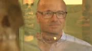 Die Anthropologische Abteilung des Deutschen Archäologischen Instituts in Berlin ist eine Welt der Knochen und Schädel. Karsten Schwanke begibt sich mit Hilfe der Medizin auf eine faszinierende Zeitreise.