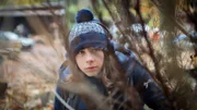 Aus dem Schutz des Dickichts werden die Kommissare Lars Pöhlmann und Katrin Börensen bei ihren Recherchen von einem Jungen (Tristan Göbel) beobachtet. Als die Kommissare ihn bemerken, rennt er weg. Wer war dieser Junge? Was wollte er?