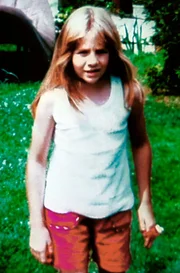 1999 kommt die 8-jährige Johanna nicht mehr vom Spielen nach Hause. Erst 7 Monate später wird ihre Leiche in einem Waldstück gefunden.