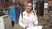 Mit ihrem neu erstellten Lebenslauf hofft Janine (27), bei einem anstehenden Bewerbungsgespräch für die Stelle als Integrationshelferin punkten zu können.; Mit ihrem neu erstellten Lebenslauf hofft Janine (27), bei einem anstehenden Bewerbungsgespräch für die Stelle als Integrationshelferin punkten zu können.