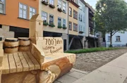 Eine Bank für das Jubiläum 700 Jahre steinerne Krämerbrücke