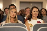 Carrie Bradshaw (l. Sarah Jessica Parker) und Charlotte York (Kristin Davis)