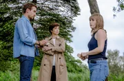 Normalerweise klärt Nele Oldendorf (Anna Hausburg, r.) in ihrem Beruf Morde auf. Doch diesmal war sie aus privaten Gründen noch während der Tat am Tatort. Das Blatt hat sich gewendet und nun muss sie von Kollegen befragt werden.
