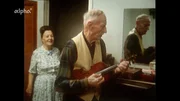 Fünfzig Prozent der Einwohner der Stadt Bismarck in den USA sind Immigranten aus Deutschland. Der 94-jährige Karl Schulz liebt die preußischen Märsche und zupft einen davon auf der Geige.