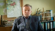 Bürgermeister Matthias Wittkamp (Michael Schiller) hat mit seinem ehemaligen Freund Hans Berger um eine geplante Umgehungsstraße gestritten. Für diese Straße muss das Haus der Bergers weichen. Berger hat das gerichtlich angefochten und damit den Bau blockiert. Hat Wittkamp seinen größten Widersacher in dem Bauprojekt aus dem Weg geräumt?