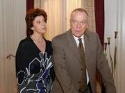 Enttäuscht beendet Charlotte (Mona Seefried, l.) die Beziehung zu Werner (Dirk Galuba, r.).