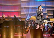 ARD/MDR JOSƒ CARRERAS-GALA 2006 am Donnerstag (14.12.06) um 20:15 Uhr im Ersten. Bereits zum 12. Mal YbertrSgt der MDR live aus Leipzig die erfolgreichste Benefizgala im deutschen Fernsehen. Das Moderationsduo JosZ Carreras und Axel Bulthaupt fYhrt erneut durch den Gala-Abend. Begleitet werden sie von einer Vielzahl von nationalen und internationalen KYnstlern. Rosenstolz © MDR/Andreas Lander - honorarfrei, Verwendung nur im Zusammenhang mit o.g. MDR-Sendung bei Nennung "Bild: MDR/Andreas Lander". (S1) Mitteldeutscher Rundfunk, HA Kommunikation, 04360 Leipzig, (0341) 300 6477 oder -64663