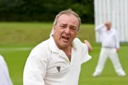 Jimmy Wells (John Bowe).
