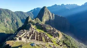 Sonnenaufgang bei den Inka-Ruinen Machu Picchu