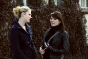 Nina versucht Yvi von ihrem Liebeskummer abzulenken. Von links: Yvonne Preissinger (Alexa Eilers) und Nina Kreutzer (Andrea Schmitt).