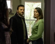 Diane Wouters (Selma Alaoui) hat ein Geheimnis vor Samuel Leroy (Patrick Ridremont). Sie hat hinter seinem Rücken eine Bewährungshelferin engagiert.