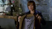 Det. Olivia Benson (Mariska Hargitay) wird zur Wohnung des Vergewaltigungsopfers gerufen. In der Tiefgarage findet sie Blutspuren und eine Jacke. Was ist passiert?