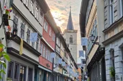 Die Krämerbrücke in der Erfurter Altstadt am frühen Morgen