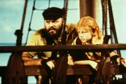 Endlich wieder zusammen: Pippi Langstrumpf (Inger Nilsson) und ihr Vater (Beppe Wolgers), der Seebär.