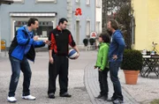 David und André freuen sich mit Felix zu trainieren. Von links: David (Marco Michel), André (Andre Schleiernick), Felix Kramer (Shayan Hartmann) und Gregor Brunner (Holger M. Wilhelm).