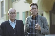 Gerichtsmediziner Dr. Robert Kolmaar (Ulrich Mühe, l.) und Kriminalhauptkommissar Joe Hoffer (Jörg Gudzuhn, r.) ermitteln an einer Serie ungeklärter Todesfälle in einem Krankenhaus...