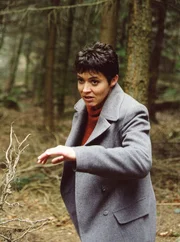 Lena Odenthal (Ulrike Folkerts) verfolgt Frank, nachdem er versucht hat, bei Buchert (Hans-Werner Meyer) einzudringen.