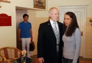 10 Uhr im Ersten. Gregor (Christof Arnold, l.) bekommt mit, dass sich Samia (Dominique Siassia, r.) in der Nacht vor ihm gefürchtet hat (mit Sepp Schauer, M.).