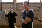 SWR Fernsehen DIE STEIN, "Neues altes Glück", am Sonntag (12.08.12) um 22:50 Uhr. Der Gutachter vom Bauamt (Hannes Wegener, l.) geht Stefan Hagen (Jochen Horst, r.) mit seinen pedantischen Auflagen gehörig auf die Nerven.