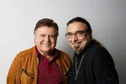 L-R: Lukas Resetarits und Rudi Dolezal in ServusTV's "Kabarett-Legenden".