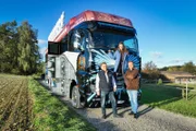 Ding Dong – Zeig mir dein Zuhause Staffel 7 Folge 1 Supercamper: Andreas Gassmann mit Viola Tami und Jan Fitze.