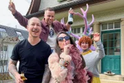 Ding Dong – Zeig mir dein Zuhause Im Sonnenhaus und einer Tattoo-Villa Staffel 6 Folge 6 Jan Fitze und Viola Tami im ehemaligen Ärztehaus von Gelterkinden BL bei den Tattoo Artists Raphael und Nadine Flückiger