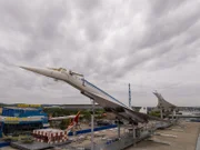 Foto der Concorde und der sowjetischen Tupolew Tu-144.