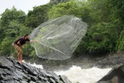 Hazen casting a net. (National Geographic/Ben Jenkins)