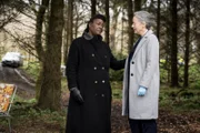 Kollegin DCI Val Cotton (Amanda Drew, r.) freut sich über die aus London gesandte Unterstützung.