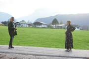 Während Jenny Fuchs (Alina Fritsch, r.) sich selbst nicht erklären kann, wie es zu dem Unfall gekommen ist, hat Lena Lorenz (Judith Hoersch, l.) plötzlich einen Verdacht.