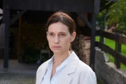 Bisher war Felix ein verlässlicher Partner für Nadia Berger (Leni Adams) doch nun stürzt sein Vertrauensbruch sie in eine tiefe Krise.