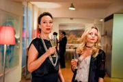 (v.li.): Angelika Schnell (Ursula Strauss), Anita Seppschitz (Julia Edtmeier)