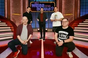 ARD WER WEISS DENN SOWAS? FOLGE 753, "Seven und Loco Escrito", am Donnerstag um 18:00 Uhr im ERSTEN. Moderator Kai Pflaume (M.) und seine Rateteam-Kapitäne Bernhard Hoëcker (l.) und Elton (r.) begrüßen in dieser Sendung die Schweizer Musiker Seven (2.v.l.) und Loco Escrito (2.v.r.).