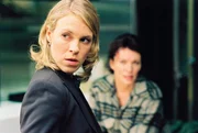 Adrienne Krayen (Anneke Kim Sarnau) gibt zu denken, was Rosa Roth (Iris Berben) ihr an neuen Informationen zu bieten hat.