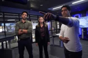 (v.l.n.r.) Jesse Boone (Noah Mills); Jane Tennant (Vanessa Lachey); Kai Holman (Alex Tarrant)