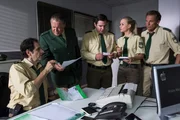 L-R: Johannes Staller (Helmfried von Lüttichau), Reimund Girwidz (Michael Brandner), Martin Riedl (Paul Sedlmeir), Sonja Wirth (Annett Fleischer), Franz Hubert (Christian Tramitz)