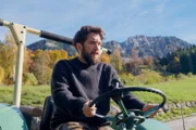 Für Schorschi Striebel (Sebastian Edtbauer), der noch immer auf eine Versöhnung mit seiner Frau hoffte, ist gerade eine Welt zusammengebrochen.
