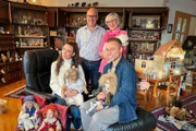 Ding Dong – Zeig mir dein Zuhause Staffel 7 Folge 1 Puppenhaus Lenggenwil: Viola Tami, Elmar und Giannina Meienhofer und Jan Fitze