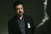 Auf einer Rekrutierungsveranstaltung in Virginia werden Rossi (Joe Mantegna) und Reid von einem Professor Rothschild angesprochen. Er behauptet, fünf Menschen in seiner Gewalt zu haben, die in weniger als zehn Stunden sterben werden. Ein Wettlauf mit der Zeit beginnt ...