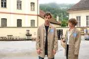 Kim Seidler (Deniz Orta, r.) kann nicht glauben, dass ihre Ehe mit Mathias (Giovanni Funiati, l.) nicht mehr zu retten ist.