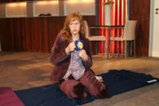 War es nur ein Traum? Lisa (Alexandra Neldel) weiß nicht, ob sie sich nun mit David leidenschaftlich geküsst hat oder nicht ... (Dieses Foto von Alexandra Neldel darf nur im Zusammenhang mit der Berichterstattung über die Serie "Verliebt in Berlin" veröffentlicht und verbreitet werden.)