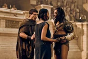 v.li.: Elia (Goncalo Almeida), Jula (Alicia Edogamhe), Kwame (Moe Hashim)