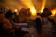 Rekonstruktion. Die Passagiere von British Midland Flight 92 bereiten sich auf den Aufprall vor.