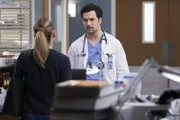 Dr. Meredith Grey (Ellen Pompeo, l.); Dr. Andrew DeLuca (Giacomo Gianniotti, r.)