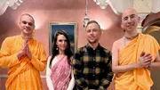Krishna Damodar (l.), Viola Tami, Jan Fitze und Krishna Premarupa (r.) im Hare Krishna Tempel in Zürich