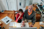 Die Krankenschwester und Palliativhelferin Sabine (l.) mit ihrem Mann Dieter (r.) aus Berlin. Besonders Bezahlsysteme wie Paypal und Online-Banking bereiten ihnen Kopfzerbrechen.