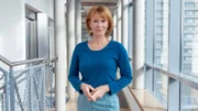 Moderatorin Vera Cordes informiert zu Themen aus den Bereichen Medizin, Gesundheit, Ernährung und Forschung.