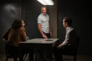 (v.l.n.r.) Special Agent Hannah Khoury (Necar Zadegan); Special Agent Dwayne Pride (Scott Bakula); Alan Van Scyoc (Matt Dellapina)