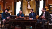 Jason Hawes und Steve Gonsalves zeigen den Kunden Jerrett New und Michael Allen, was sie während ihrer Untersuchung gehört haben.